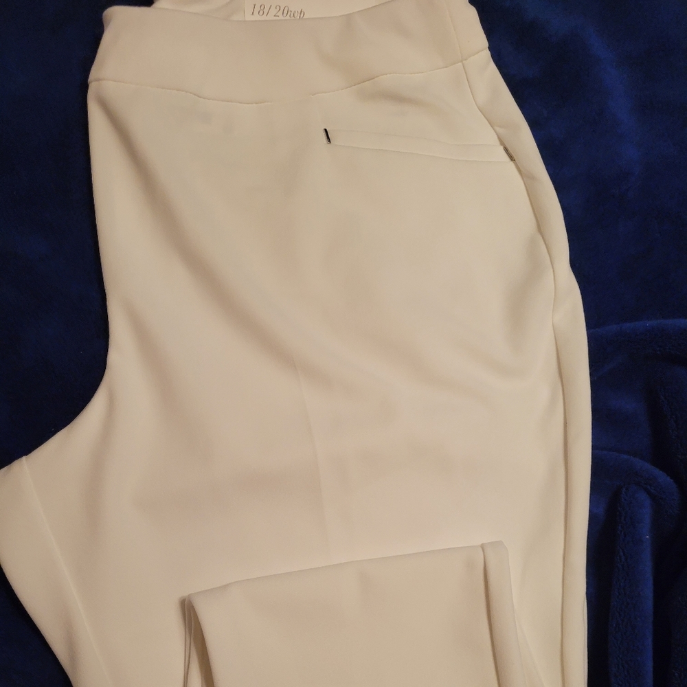 NWT Cato Off White Capris